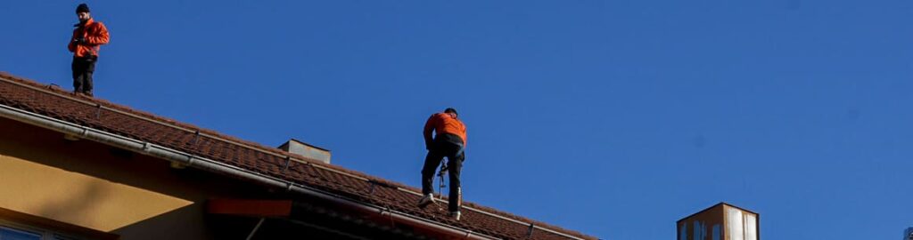 Tvättning av hyreshustak i Stockholm